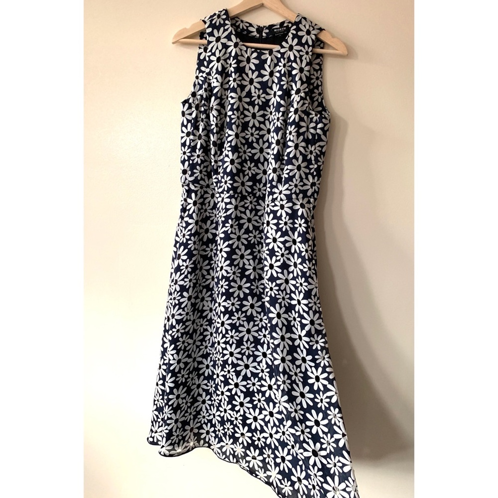 Worth • 6 • 100% Silk Navy Daisy Print Dress
